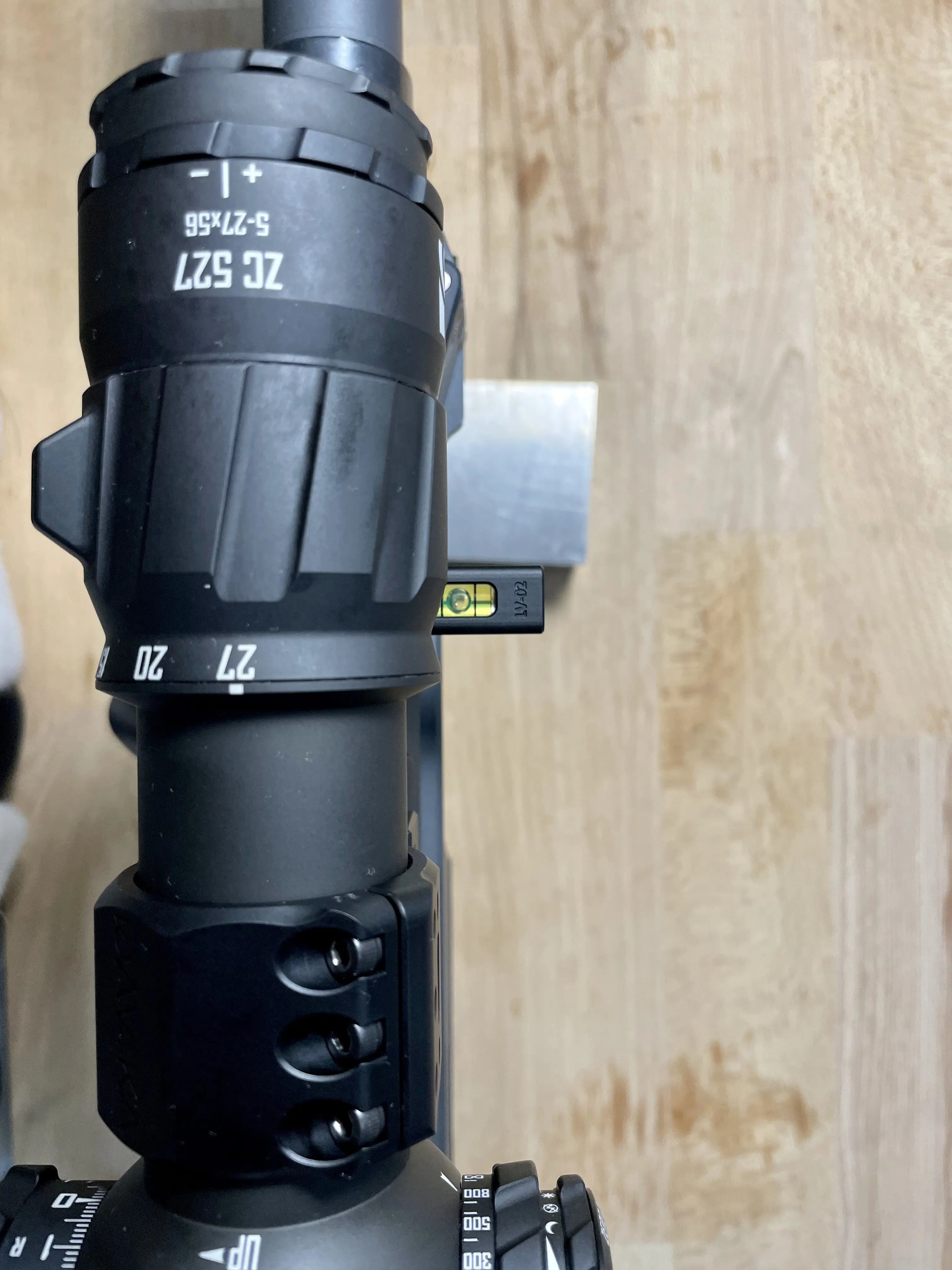 Рівень з виносом на планку Пікатіні LV-02