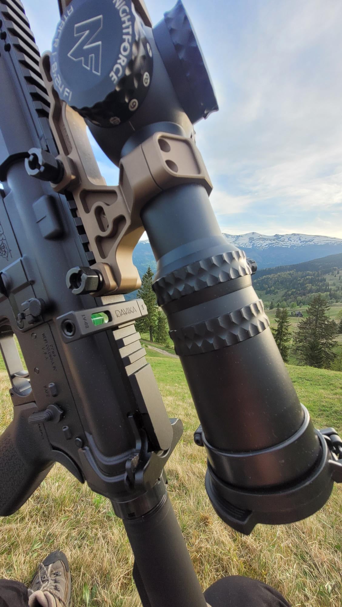 Рівень з виносом на планку Пікатіні LV-02