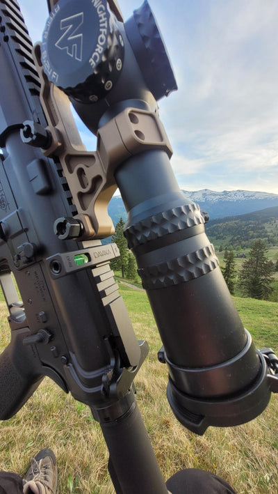 Рівень з виносом на планку Пікатіні LV-02