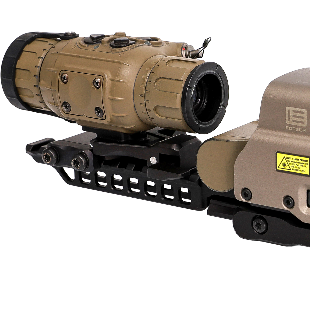 Адаптер FP-05-DQM з приладом Pixels on Target VooDoo-S у кріпленні DQM-01-FTR, перед коліматорним прицілом EOTech EXPS3
