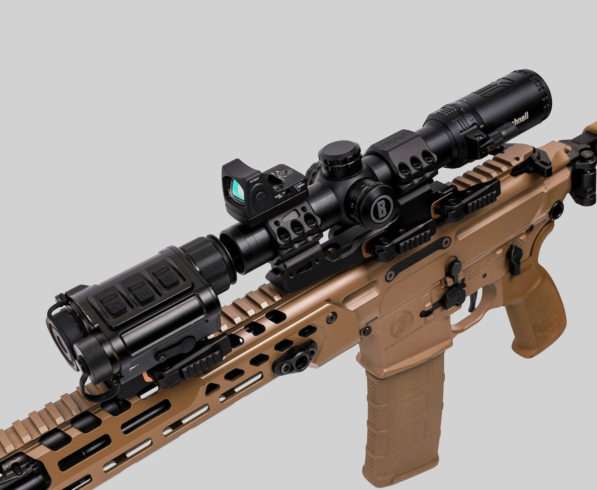Тепловізор Delta Optical Scout 25 у кріпленні DAVIKA TSM-02-QD-38H перед прицілом Bushnell AR Optics на моноблоці MSM-04-QD
